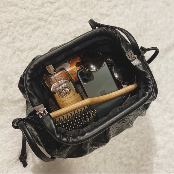 Beautiful trendy black leather bucket dumpling bag - Picture 8 of 8